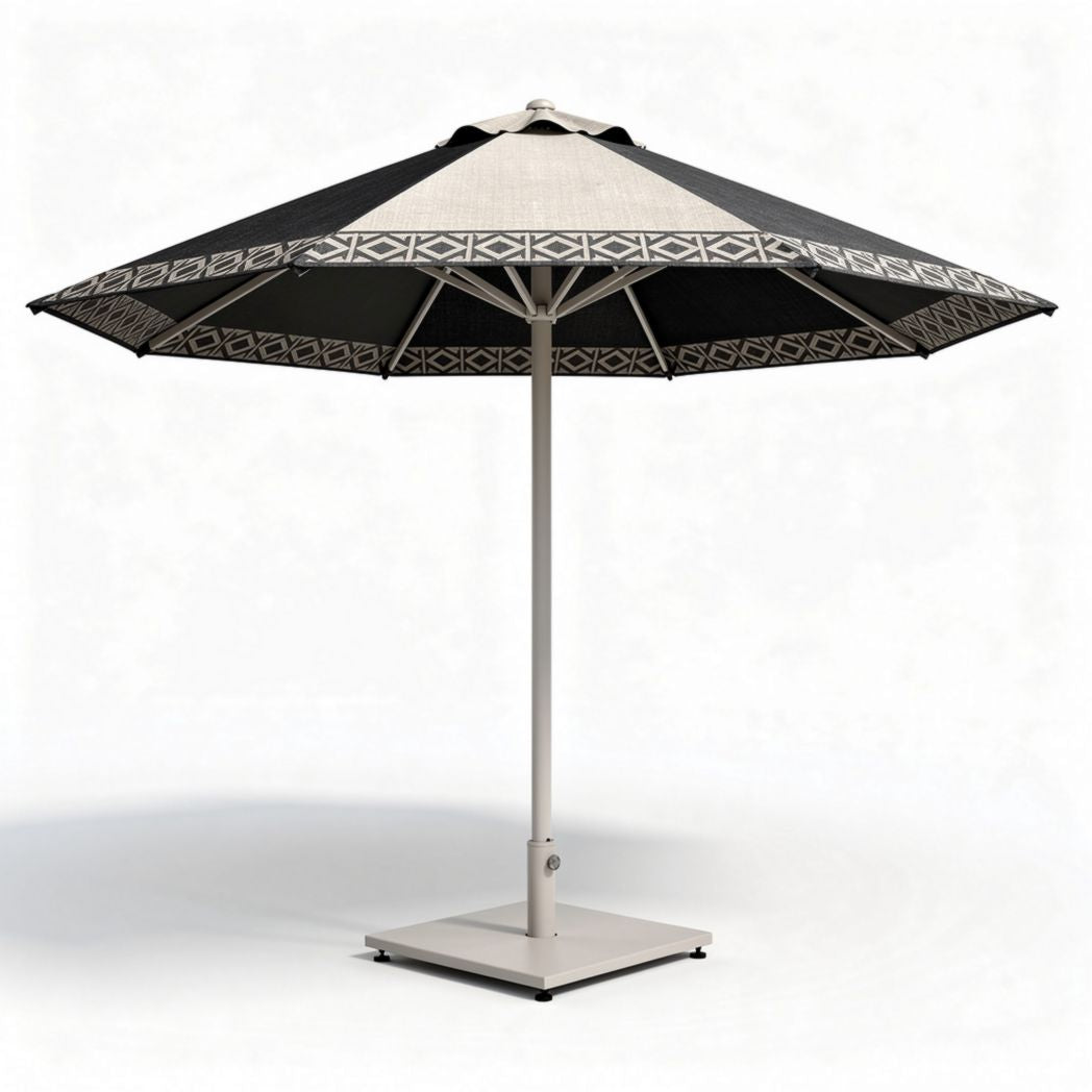 Gartenparasols mit schwarz-weißer gestreifter Abdeckung und Metallgestell 270 x 270 x 250cm
